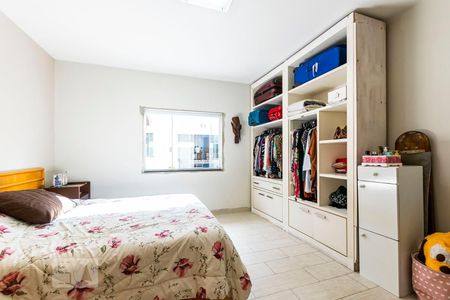 Casa à venda com 336m², 5 quartos e 3 vagasQuarto 2 - Suíte