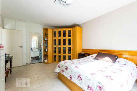 Casa à venda com 336m², 5 quartos e 3 vagasQuarto 2 - Suíte