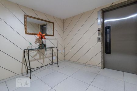 Apartamento à venda com 116m², 2 quartos e 1 vaga Apartamento à venda com 116m², 2 quartos e 1 vagaHall