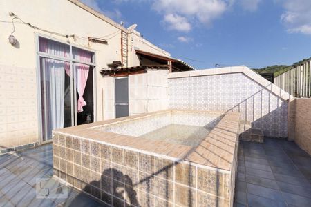 Apartamento à venda com 116m², 2 quartos e 1 vaga Apartamento à venda com 116m², 2 quartos e 1 vagaPiscina