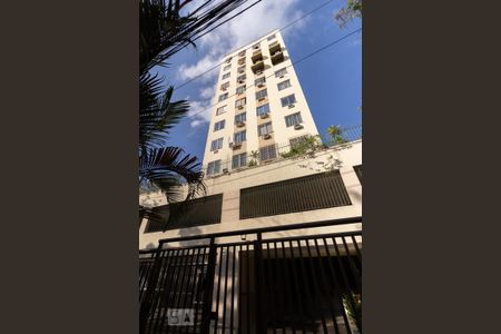 Apartamento à venda com 116m², 2 quartos e 1 vaga Apartamento à venda com 116m², 2 quartos e 1 vagaFachada