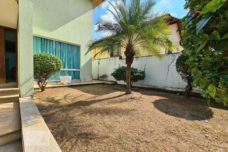 Casa à venda com 100m², 4 quartos e 11 vagasQuintal