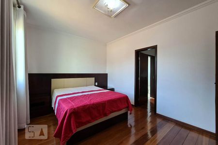 Casa à venda com 100m², 4 quartos e 11 vagasSuíte 4