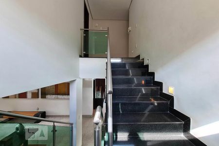 Casa à venda com 100m², 4 quartos e 11 vagasEscada