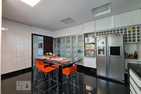 Casa à venda com 100m², 4 quartos e 11 vagasCozinha