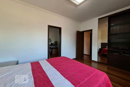 Casa à venda com 100m², 4 quartos e 11 vagasSuíte 4