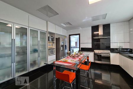 Casa à venda com 100m², 4 quartos e 11 vagasCozinha