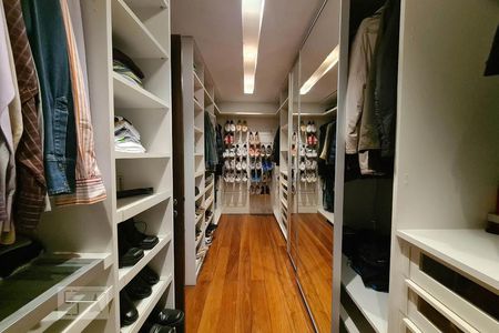 Casa à venda com 100m², 4 quartos e 11 vagasCloset Suíte 1