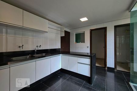 Casa à venda com 100m², 4 quartos e 11 vagasÁrea de Serviço