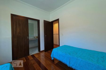 Casa à venda com 100m², 4 quartos e 11 vagasSuíte 2