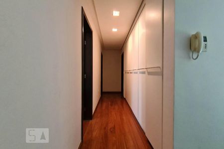 Casa à venda com 100m², 4 quartos e 11 vagasCorredor