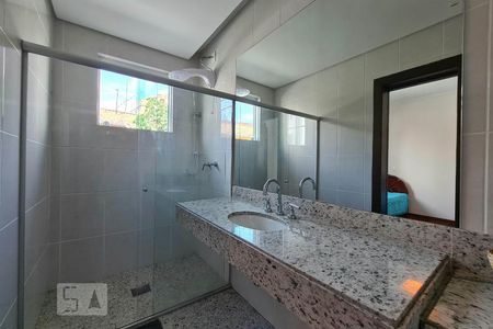 Casa à venda com 100m², 4 quartos e 11 vagasBanheiro Suíte 2