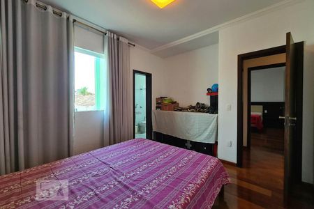 Casa à venda com 100m², 4 quartos e 11 vagasSuíte 3