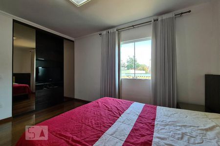 Casa à venda com 100m², 4 quartos e 11 vagasSuíte 4