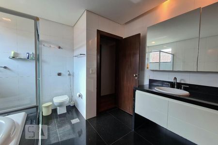 Casa à venda com 100m², 4 quartos e 11 vagasBanheiro Suíte 1