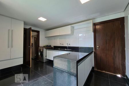 Casa à venda com 100m², 4 quartos e 11 vagasÁrea de Serviço