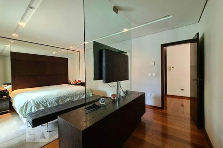 Casa à venda com 100m², 4 quartos e 11 vagasSuíte 1