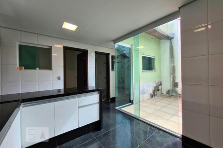 Casa à venda com 100m², 4 quartos e 11 vagasÁrea de Serviço