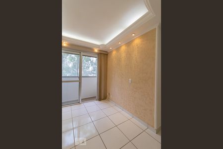 Sala de apartamento para alugar com 2 quartos, 60m² em Jardim Santa Emília, São Paulo