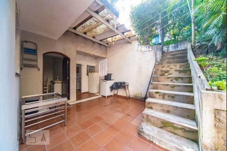 Casa à venda com 194m², 4 quartos e 3 vagas Casa à venda com 194m², 4 quartos e 3 vagasQuintal