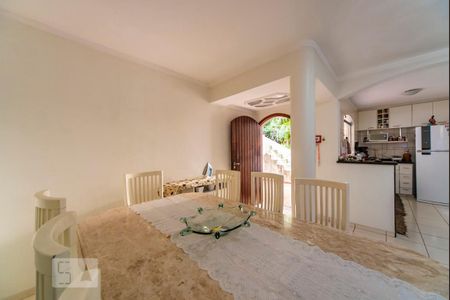 Casa à venda com 194m², 4 quartos e 3 vagas Casa à venda com 194m², 4 quartos e 3 vagasCopa