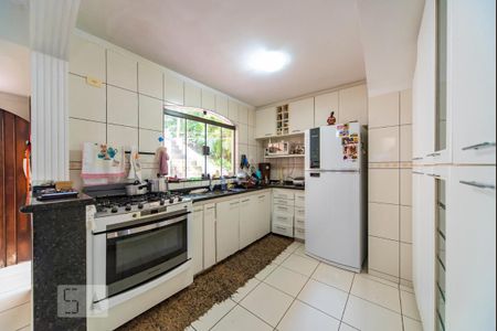 Casa à venda com 194m², 4 quartos e 3 vagas Casa à venda com 194m², 4 quartos e 3 vagasCozinha