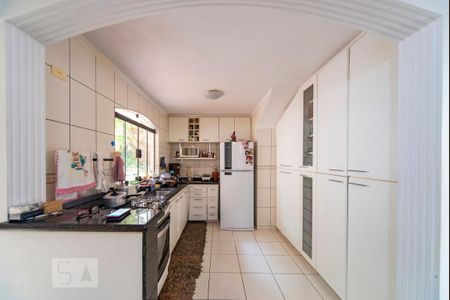 Casa à venda com 194m², 4 quartos e 3 vagas Casa à venda com 194m², 4 quartos e 3 vagasCozinha