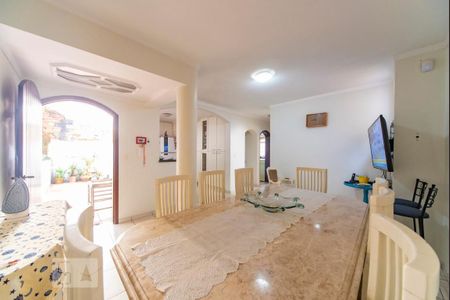 Casa à venda com 194m², 4 quartos e 3 vagas Casa à venda com 194m², 4 quartos e 3 vagasCopa