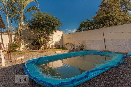 Casa à venda com 40m², 3 quartos e 3 vagas Casa à venda com 40m², 3 quartos e 3 vagasPátio