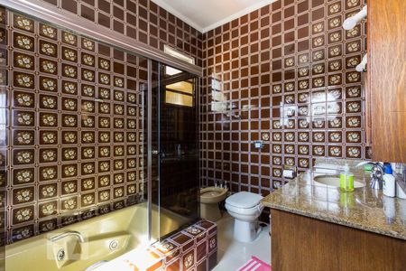 Casa à venda com 250m², 5 quartos e 5 vagasBanheiro Suite 1