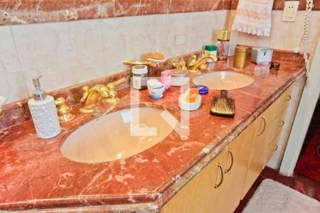 Apartamento à venda com 150m², 3 quartos e 2 vagas Apartamento à venda com 150m², 3 quartos e 2 vagasBanheiro da Suíte