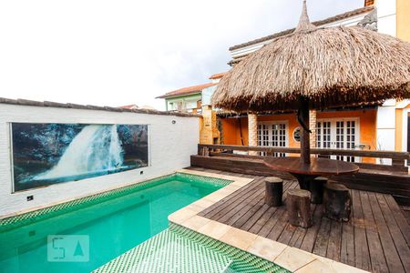 Casa de condomínio à venda com 300m², 5 quartos e 1 vaga Casa de condomínio à venda com 300m², 5 quartos e 1 vagaPiscina