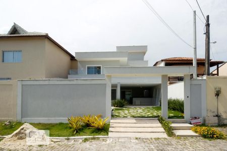 Casa de condomínio à venda com 300m², 5 quartos e 1 vaga Casa de condomínio à venda com 300m², 5 quartos e 1 vagaFachada