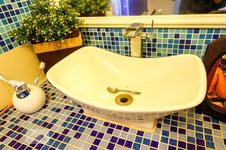 Casa de condomínio à venda com 300m², 5 quartos e 1 vaga Casa de condomínio à venda com 300m², 5 quartos e 1 vagaBanheiro da Suíte 2