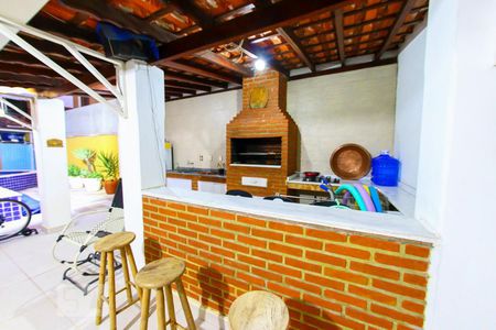 Casa à venda com 300m², 5 quartos e 6 vagas Casa à venda com 300m², 5 quartos e 6 vagasArea Comum