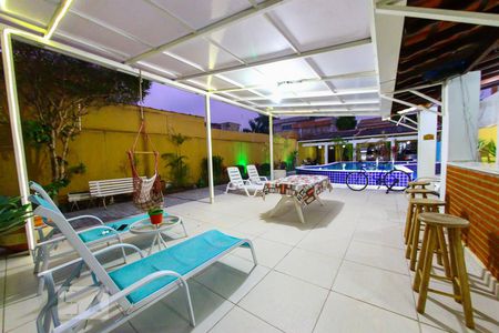 Casa à venda com 300m², 5 quartos e 6 vagas Casa à venda com 300m², 5 quartos e 6 vagasArea Comum