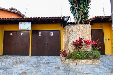 Casa à venda com 300m², 5 quartos e 6 vagas Casa à venda com 300m², 5 quartos e 6 vagasFachada