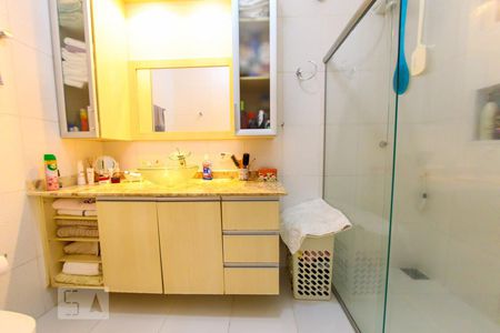 Casa à venda com 300m², 5 quartos e 6 vagas Casa à venda com 300m², 5 quartos e 6 vagasBanheiro da Suite 1