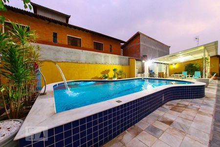Casa à venda com 300m², 5 quartos e 6 vagas Casa à venda com 300m², 5 quartos e 6 vagasPiscina