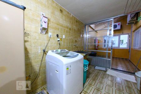 Casa à venda com 300m², 5 quartos e 6 vagas Casa à venda com 300m², 5 quartos e 6 vagasArea de Serviço