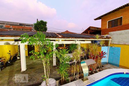 Casa à venda com 300m², 5 quartos e 6 vagas Casa à venda com 300m², 5 quartos e 6 vagasQuintal