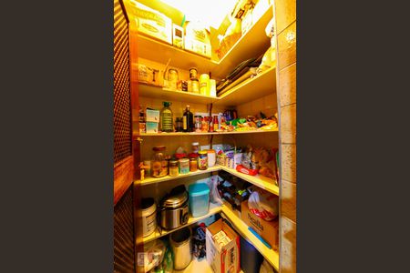 Casa à venda com 300m², 5 quartos e 6 vagas Casa à venda com 300m², 5 quartos e 6 vagasDispensa