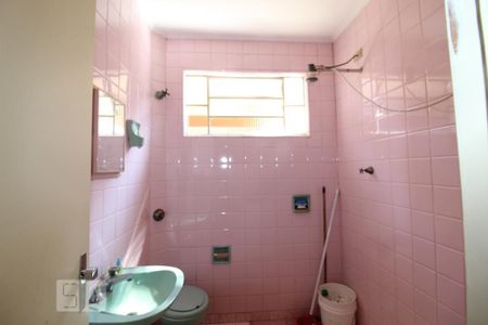 Casa à venda com 500m², 3 quartos e 7 vagasEdicula banheiro serviço