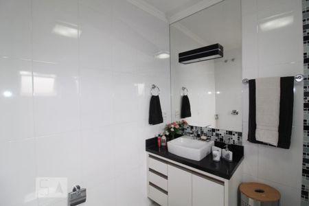 Casa à venda com 240m², 4 quartos e 3 vagasBanheiro 2 suite