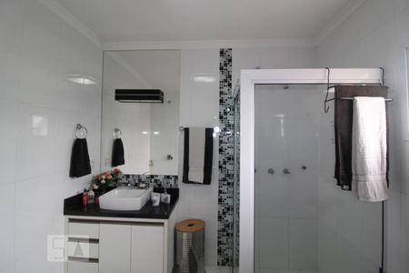 Casa à venda com 240m², 4 quartos e 3 vagasBanheiro 2 suite