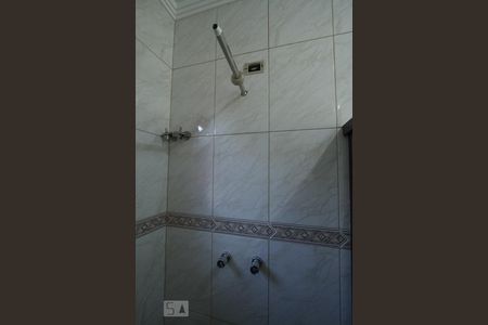 Casa à venda com 220m², 2 quartos e 4 vagas Casa à venda com 220m², 2 quartos e 4 vagasChuveiro