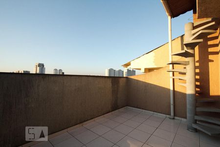 Casa à venda com 220m², 2 quartos e 4 vagas Casa à venda com 220m², 2 quartos e 4 vagasVaranda da suíte 1