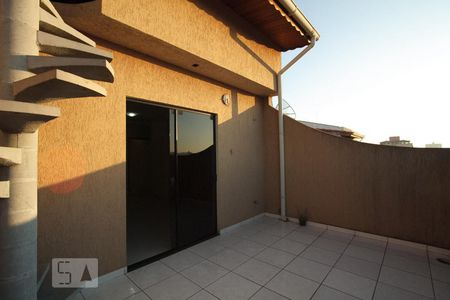 Casa à venda com 220m², 2 quartos e 4 vagas Casa à venda com 220m², 2 quartos e 4 vagasVaranda da suíte 1