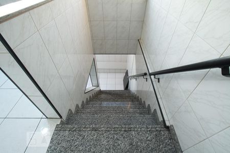 Casa à venda com 220m², 2 quartos e 4 vagas Casa à venda com 220m², 2 quartos e 4 vagasEscada Churrasqueira