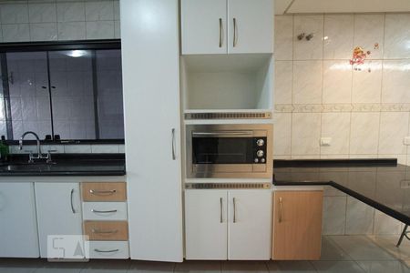 Casa à venda com 220m², 2 quartos e 4 vagas Casa à venda com 220m², 2 quartos e 4 vagasArmários